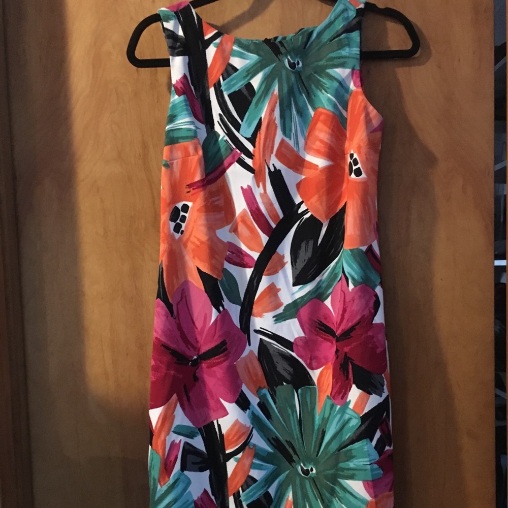Dress sleeveless